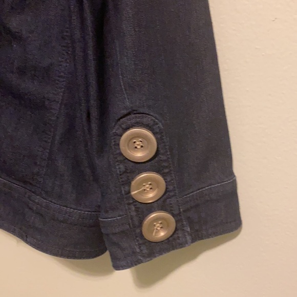 Focus > 2000 Denim Shacket with extra large Buttons - Picture 5 of 9